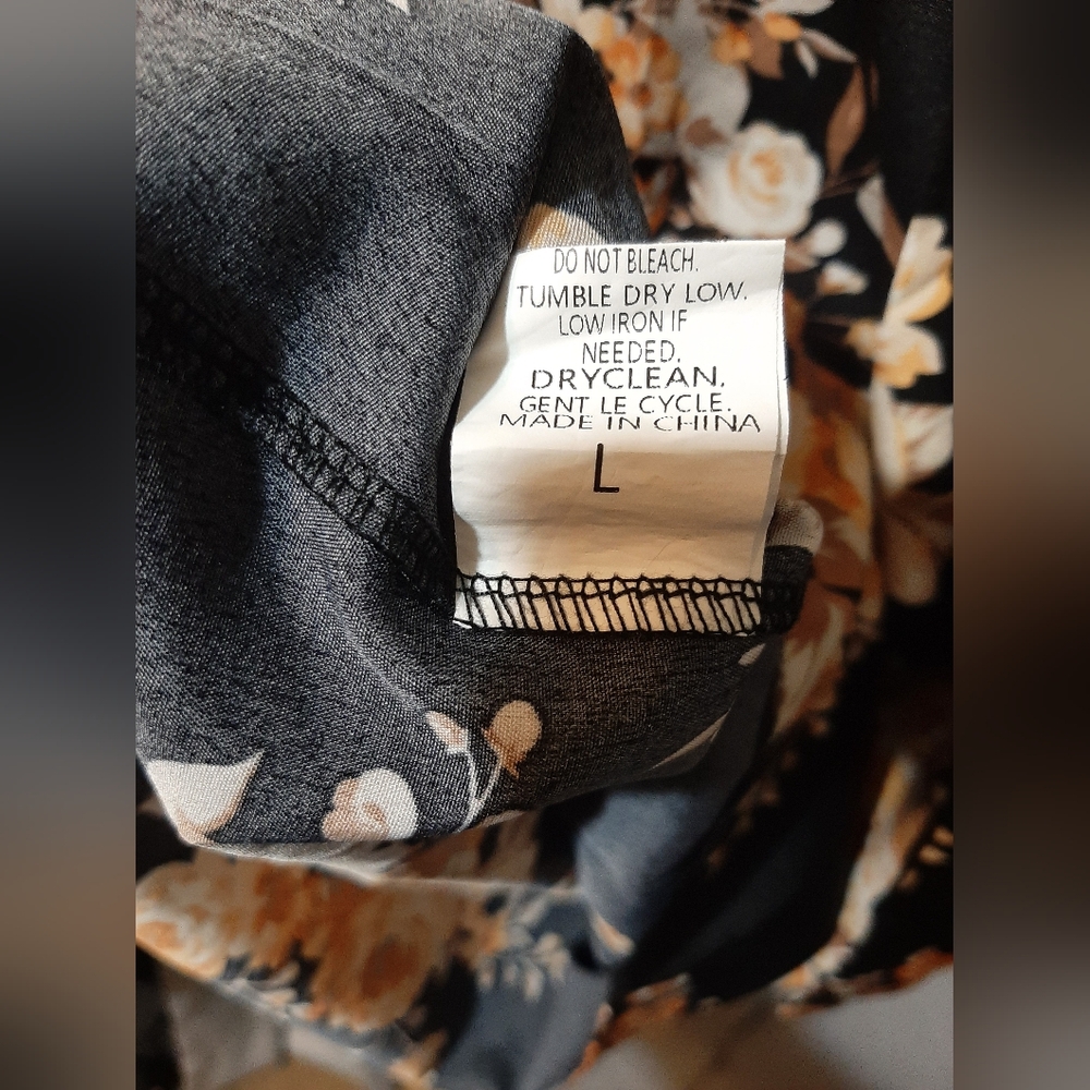 This Pull Over Floral Dress Is Both Elegant And Comfortable Size LARGE - Picture 4 of 5